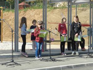 Otvoritev povezovalne ceste in avtobusnega postajališča pri Osnovni šoli Semič 6